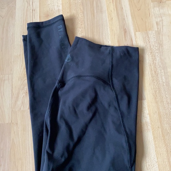 SOLD Ryderwear Sola Leggings - Picture 3 of 3